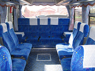 中型バス27人乗り 後部サロン仕様